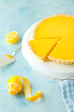 Lezzetli ev yapımı limonlu turta.