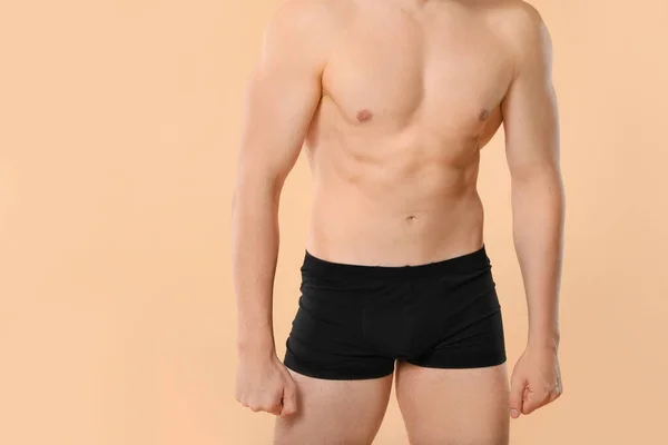 Handsome man in underwear on color background — Stock Photo, Image