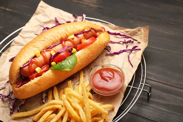 Tasty hot dog, french fries and sauce on table — Stock Photo, Image