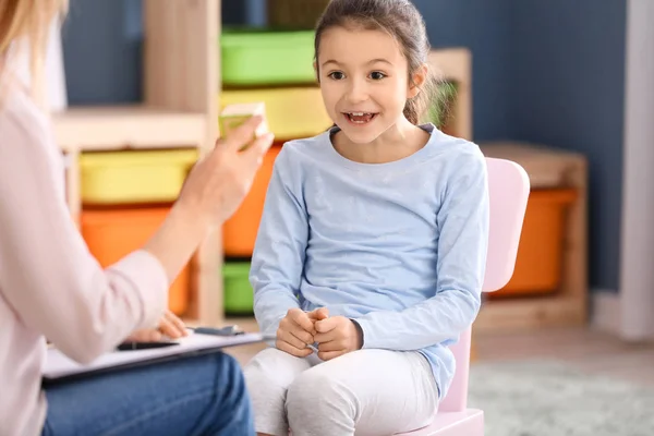 Girl visiting psychologist in office — Stock Photo, Image