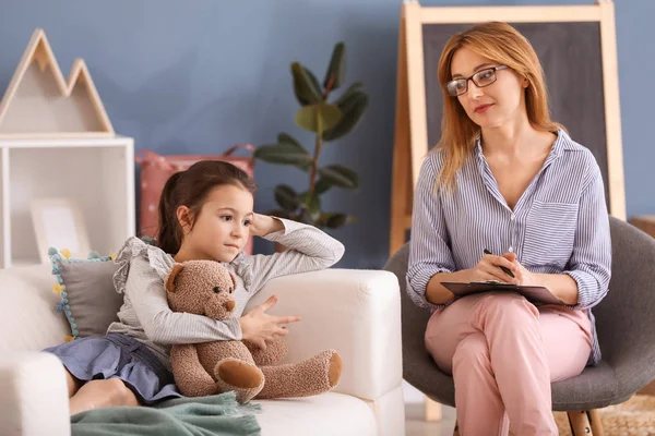 Psychologist working with little girl indoors — Stock Photo, Image