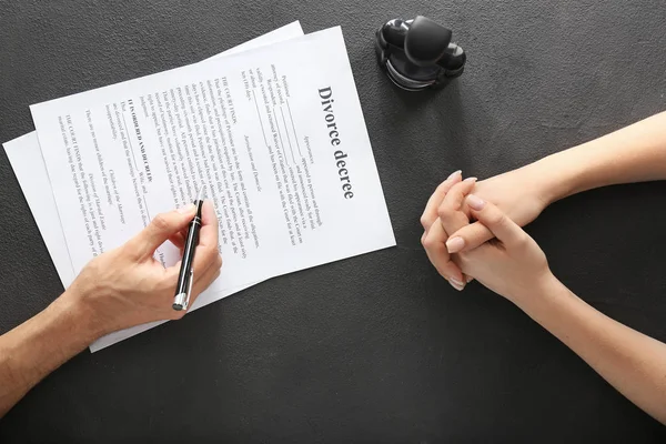 Paar besucht Scheidungsanwalt, Draufsicht — Stockfoto