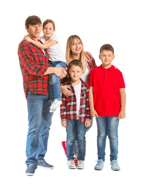Portret van gelukkig gezin op witte achtergrond — Stockfoto