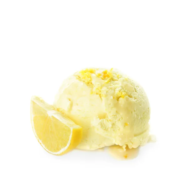 Вкусное лимонное мороженое на белом фоне — стоковое фото