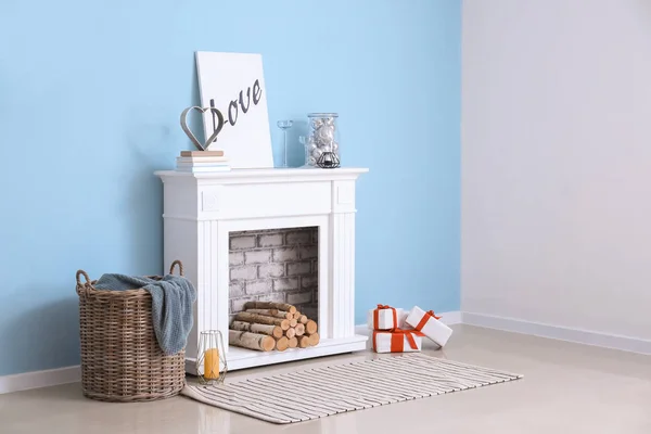 Interior of modern room with fireplace and Christmas decor — Stock Photo, Image