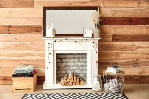 暖炉付きのモダンな部屋のインテリア — ストック写真