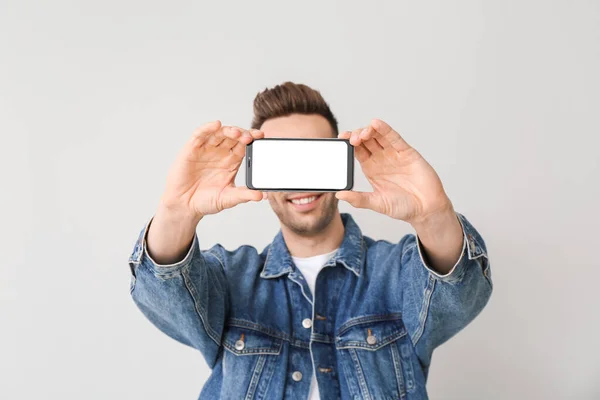 Handsome man taking selfie on light background — Stock Photo, Image