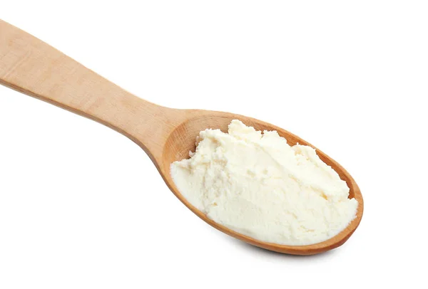 Cuchara con sabroso queso crema sobre fondo blanco — Foto de Stock