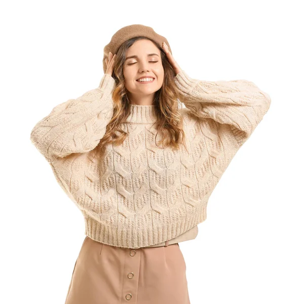 흰색 바탕에 따뜻한 스웨터에 아름 다운 젊은 여자 — 스톡 사진