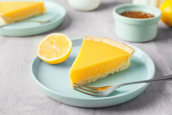 Plate with slice of tasty homemade lemon pie on table — Stock Photo, Image