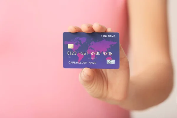 Young woman with credit card, closeup — Stock Photo, Image