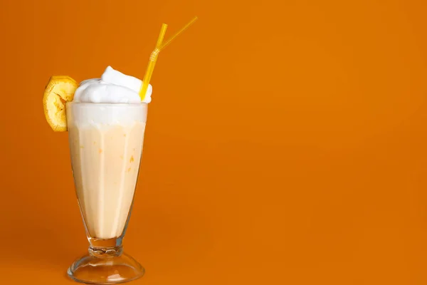 Glass of tasty milkshake on color background — Stock Photo, Image