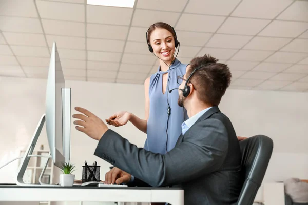 Technical support agents working in office — Stock Photo, Image