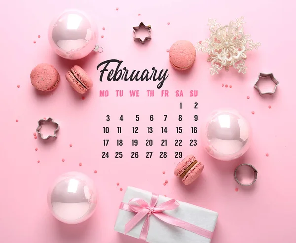 Beautiful winter composition with calendar on color background — 스톡 사진