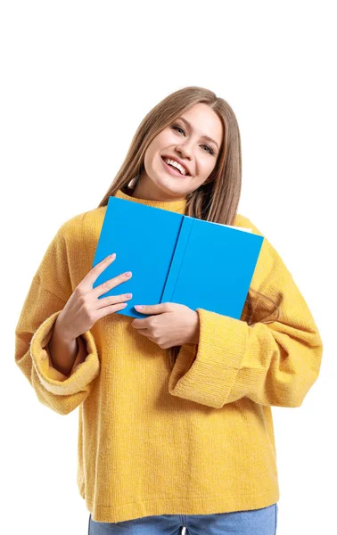 Bella giovane donna con libro su sfondo bianco — Foto Stock