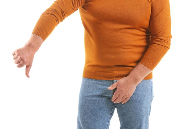Uomo maturo con malattia urologica che mostra pollice verso il basso su sfondo bianco — Foto Stock