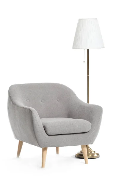 Moderne fauteuil en lamp op witte achtergrond — Stockfoto