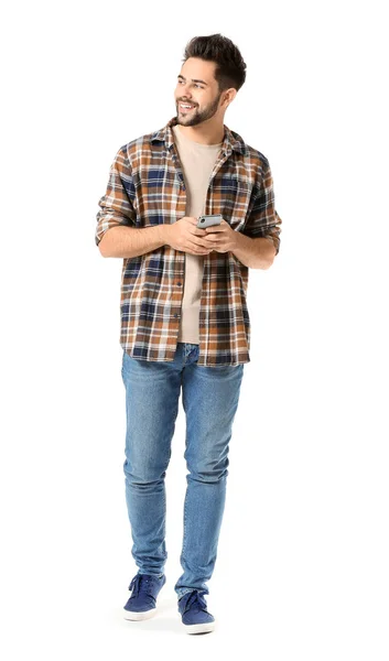 Glücklicher junger Mann mit Handy auf weißem Hintergrund — Stockfoto