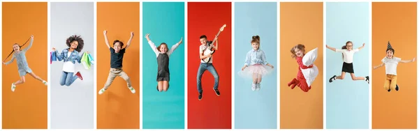 Colagem de fotos com diferentes crianças saltando — Fotografia de Stock