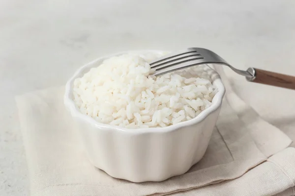 Bowl with boiled rice on light background — Stock Photo, Image