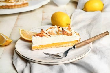 Masada lezzetli limonlu turta tabağı