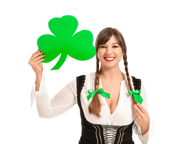 Grappige jonge vrouw met papieren klaver op witte achtergrond. St. Patrick 's Day viering — Stockfoto