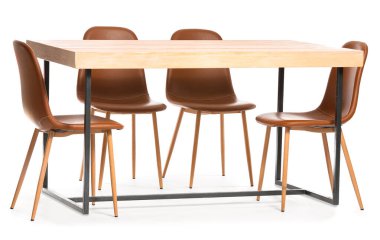 Modern sandalyeler ve masa beyaz arka planda