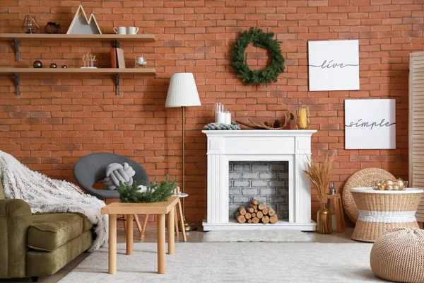 Elegante interior de la sala de estar con decoración de Navidad — Foto de Stock