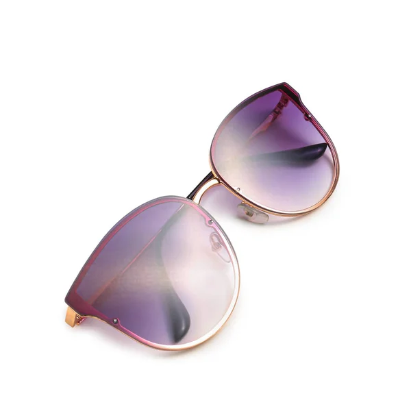 Óculos de sol elegantes no fundo branco — Fotografia de Stock
