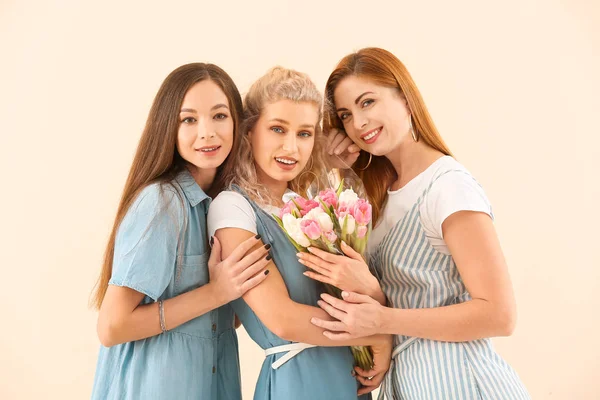 Hermosas mujeres jóvenes sobre fondo de color. Celebración del Día Internacional de la Mujer — Foto de Stock