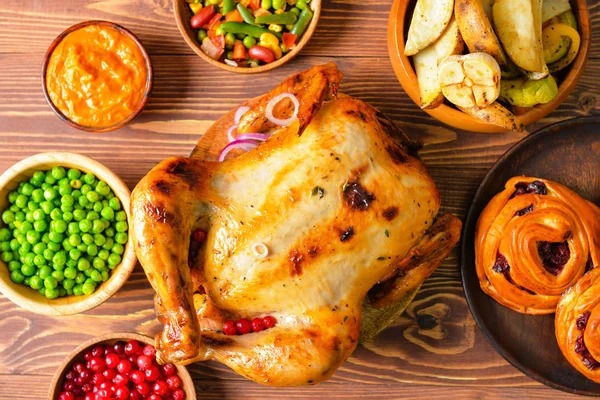 Composição com comida saborosa para o dia de Ação de Graças na mesa — Fotografia de Stock