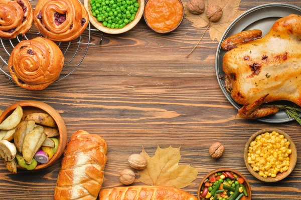 Composição com comida saborosa para o dia de Ação de Graças na mesa — Fotografia de Stock