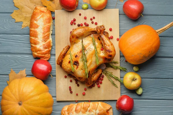 Tasty baked turkey and different food for Thanksgiving day on table — Stock Photo, Image