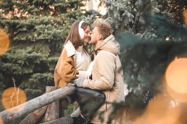 Happy young couple walking outdoors on winter day — Stock Photo, Image