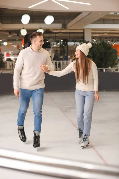 Happy couple on skating rink — Stock Photo, Image