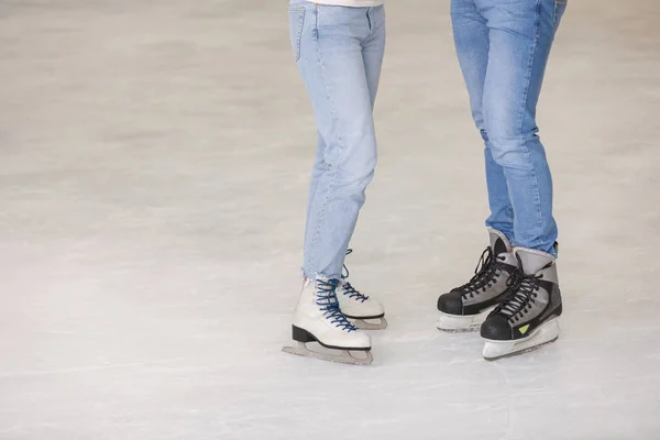 Young couple on skating rink — Stock Photo, Image