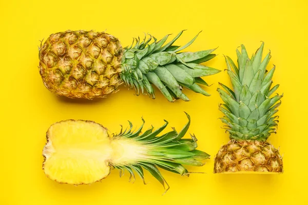 Fresh ripe pineapples on color background — Stock Photo, Image