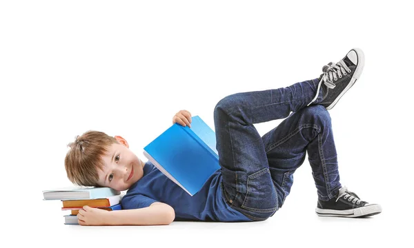 Niedlicher kleiner Junge liest Bücher auf weißem Hintergrund — Stockfoto