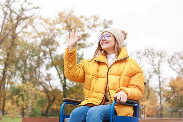 Handicapped young woman in autumn park — Stock Photo, Image