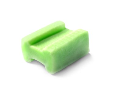 Beyaz arkaplanda sakız çiğneme