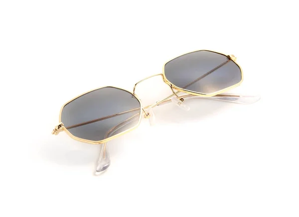 Stilvolle Sonnenbrille auf weißem Hintergrund — Stockfoto