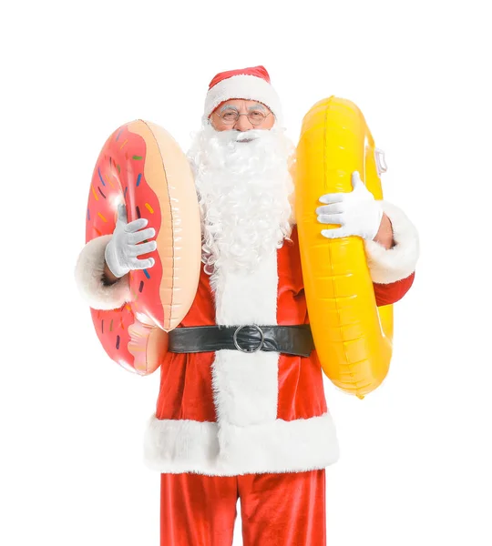 Santa Claus s plaveckými prsteny na bílém pozadí. Koncept dovolené — Stock fotografie