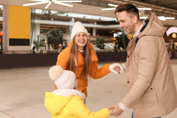 Happy family on skating rink — Stock Photo, Image