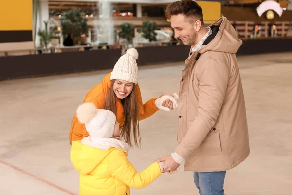 Happy family on skating rink — 스톡 사진