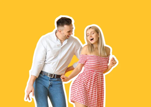 Feliz pareja joven bailando sobre fondo de color — Foto de Stock