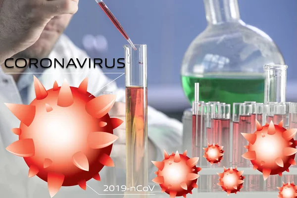 Científico que trabaja con muestras en laboratorio. Concepto de epidemia de Coronavirus — Foto de Stock