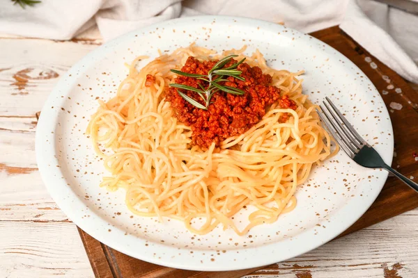 Plate with tasty pasta bolognese on white wooden table — 图库照片