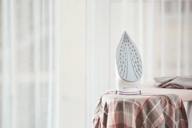 Oda içinde gemide modern demir