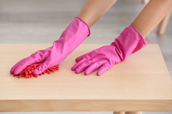 Young woman cleaning her flat — Stock Photo, Image