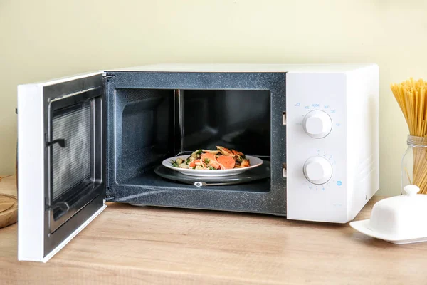 Modern microwave oven in kitchen — Stock Photo, Image